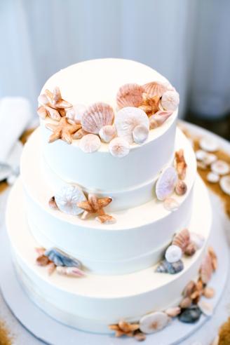 beach wedding cake 4