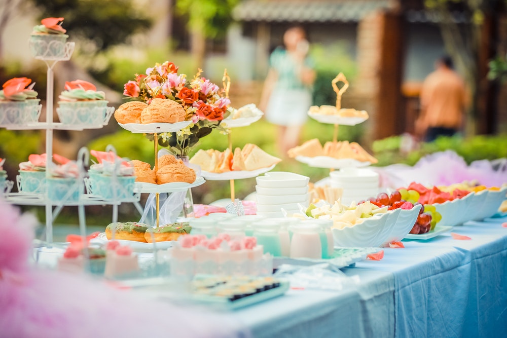 20 Delicious Wedding Dessert Table Display Ideas